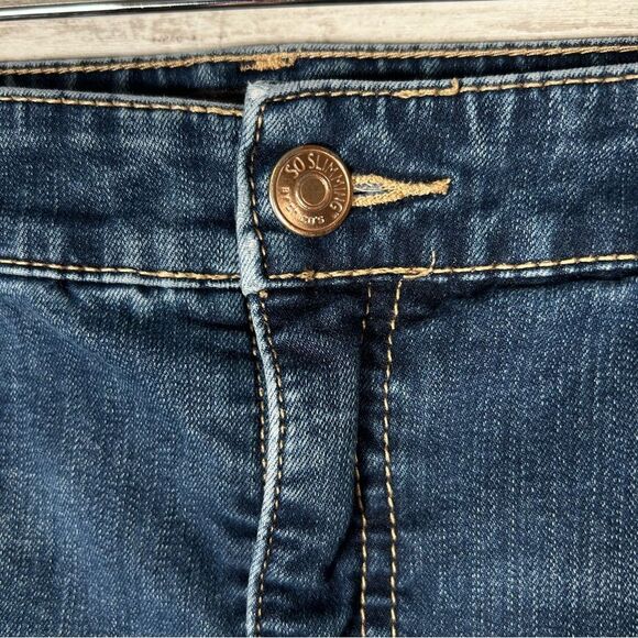 Chico’s So Slimming Slim Leg Crop Denim Whiskered Jeans Size 1.5 / US 10 M - Picture 5 of 7